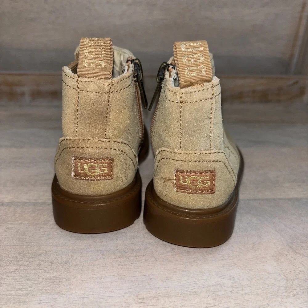 UGG kid chelsea